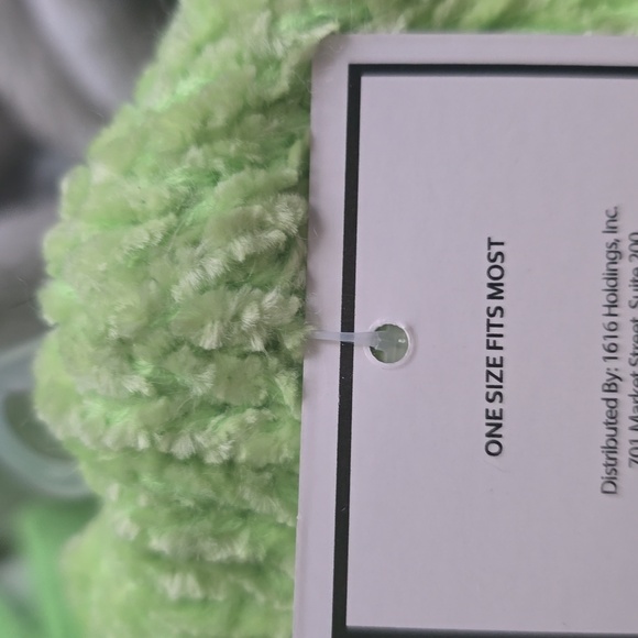 2 piece Kids Frog Winter Hat and Gloves! Unisex. - Picture 6 of 8